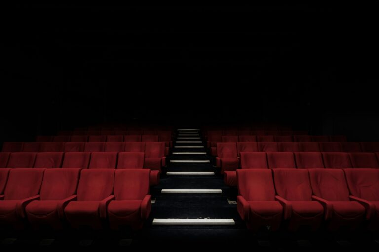 découvrez l'univers du cinéma et ses dernières actualités sur notre plateforme. profitez d'une sélection de films et de séances pour vivre une expérience cinématographique inoubliable.